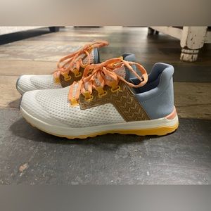 Olukai Wailuku Sneakers size 9